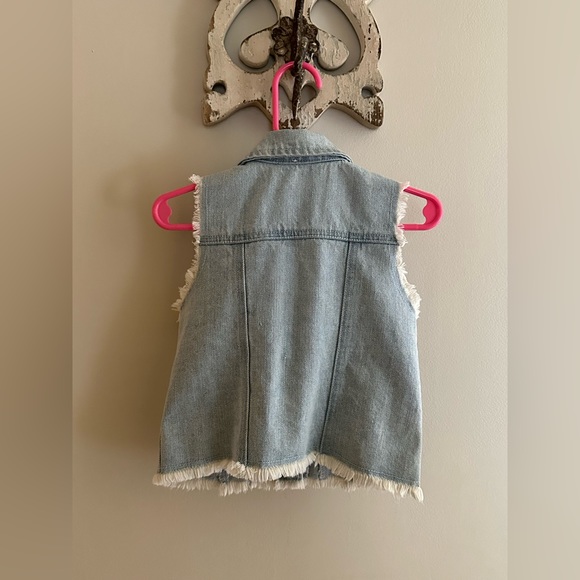 Mae Li Rose 
Light Jean Rhinestone Vest size 3T - Picture 5 of 5